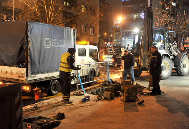 Измештено стајалиште због хаварије на углу Скадарске улице и Булевара деспота Стефана (ФОТО)